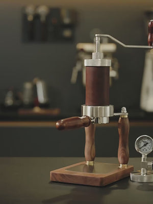 Aleman Nomad Hybrid Přenosný Espresso Přístroj | Ruční Klička a Pneumatický 2-v-1