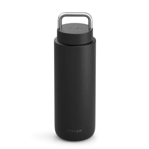 Černý izolovaný termohrnek s rukojetí pro přenosný nápoj, součást Fellow, Take away, Nejprodávanější, vše o kávě.