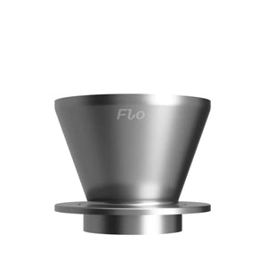 Elegantní pour over z nerezové oceli s přesnou kontrolou průtoku, součást Varia, ruční kávovar, vše o kávě.