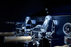 La Nuova Era Altea Anniversario 2 - skupinový komerční espressomachine (pronájem) - Barista a Espresso