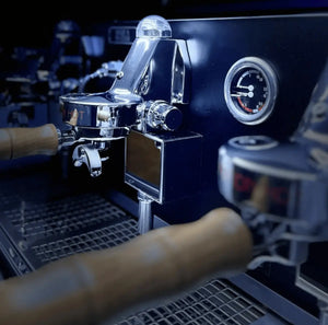 La Nuova Era Altea Anniversario 2 - skupinový komerční espressomachine (pronájem) - Barista a Espresso